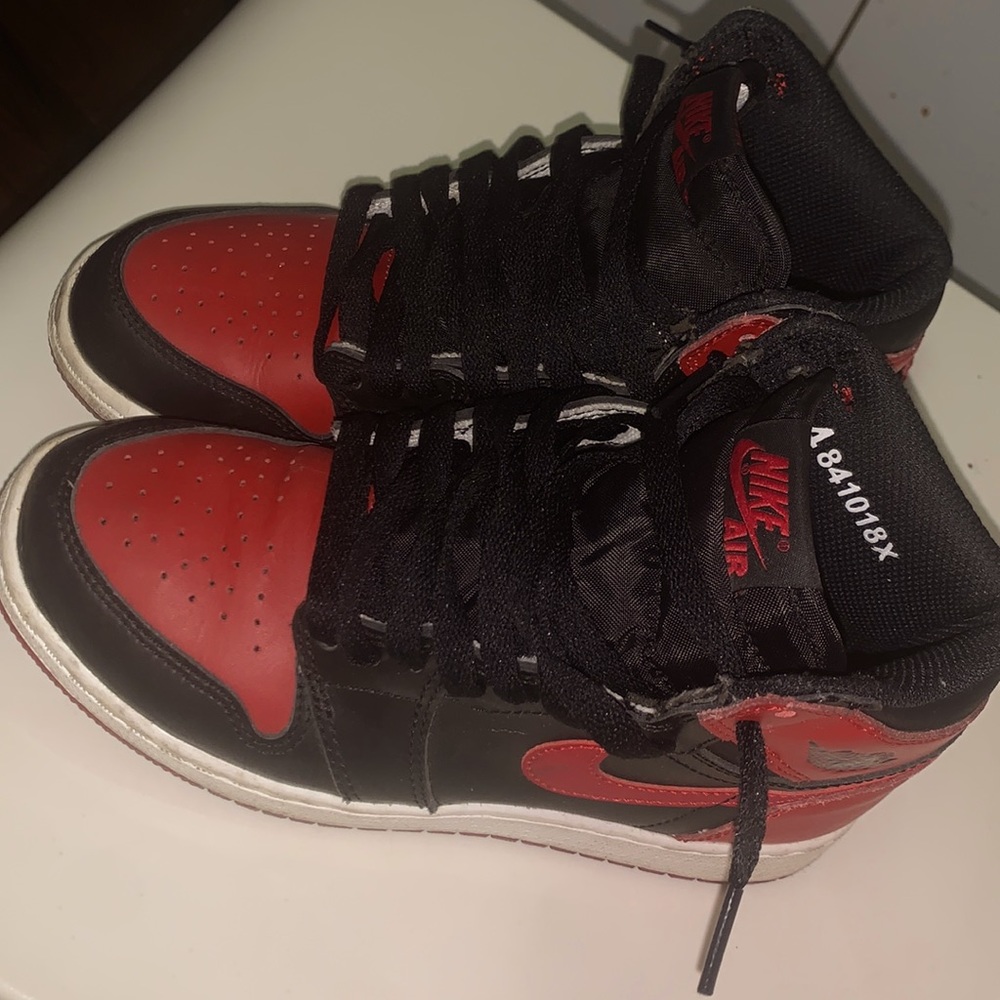 Bred Air Jordan 1s size 4 * worn*